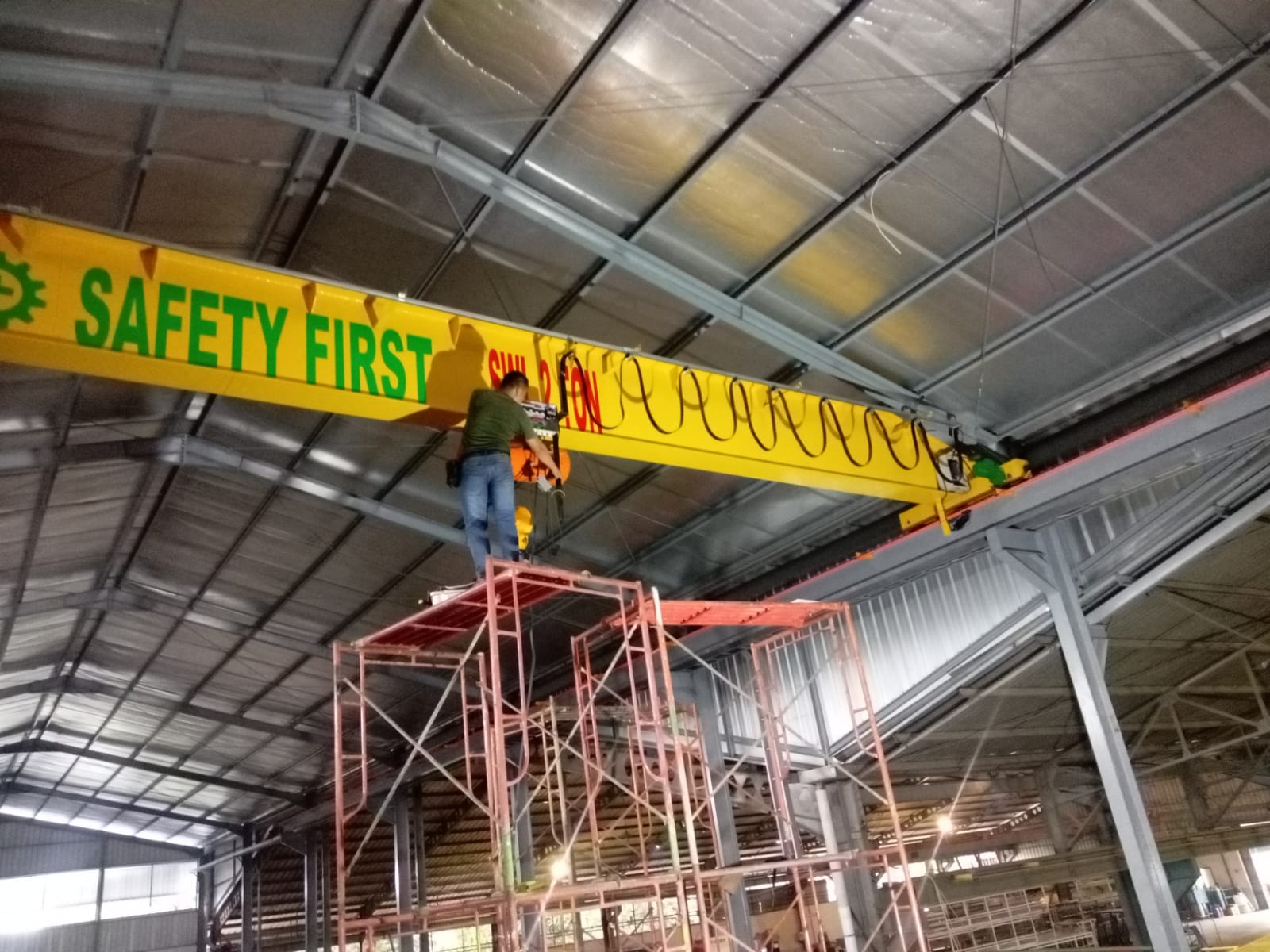 Jasa pembuatan overhead crane single girder di daerah Tangerang. Solusi tepat untuk kebutuhan pengangkatan beban industri