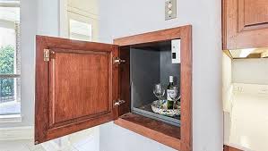 Jasa pembuatan lift dumbwaiter berkualitas dari CV. Blatindoputra Utama di Tangerang, menyediakan solusi angkut barang efisien untuk restoran, hotel, dan fasilitas komersial lainnya.