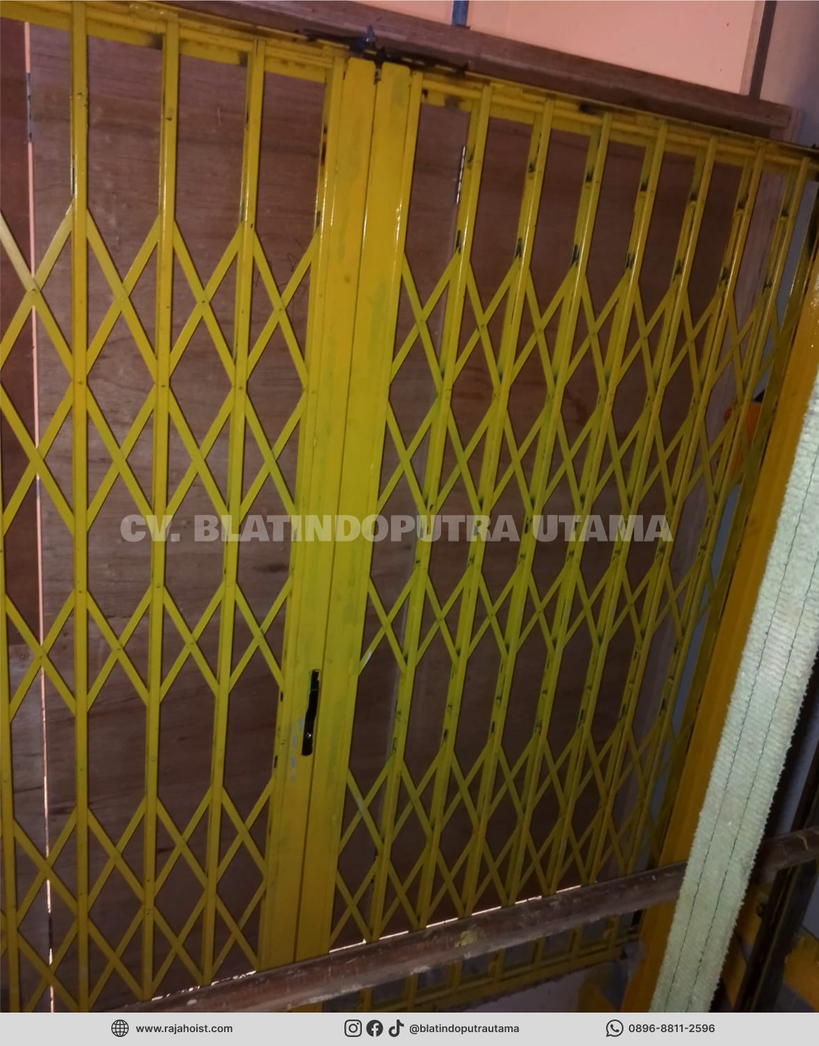 Cargo Lift 3 Lantai PT Home Center Indonesia Retail Bali - foto 5