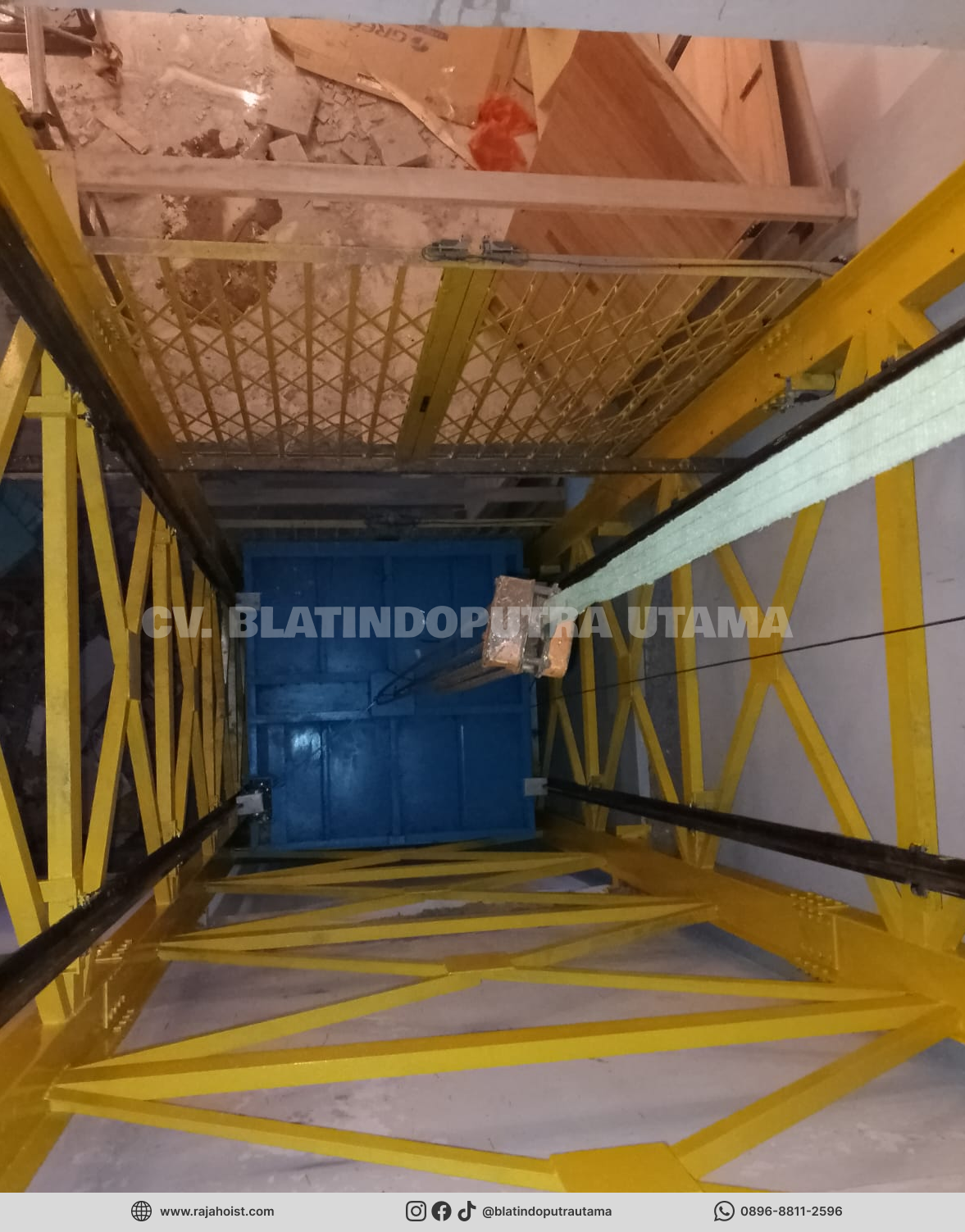Cargo Lift 3 Lantai PT Home Center Indonesia Retail Bali - foto 4