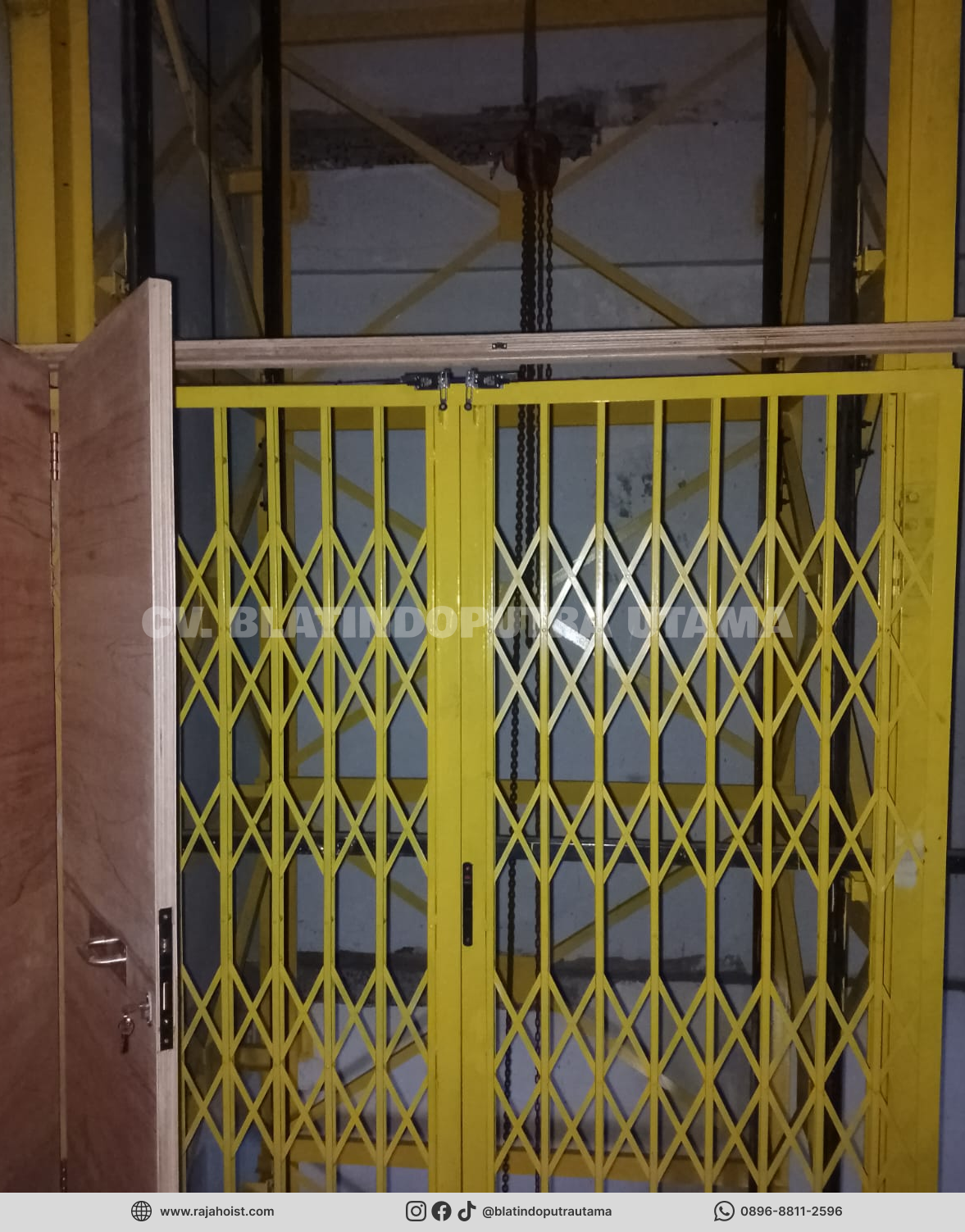 Cargo Lift 3 Lantai PT Home Center Indonesia Retail Bali - foto 1